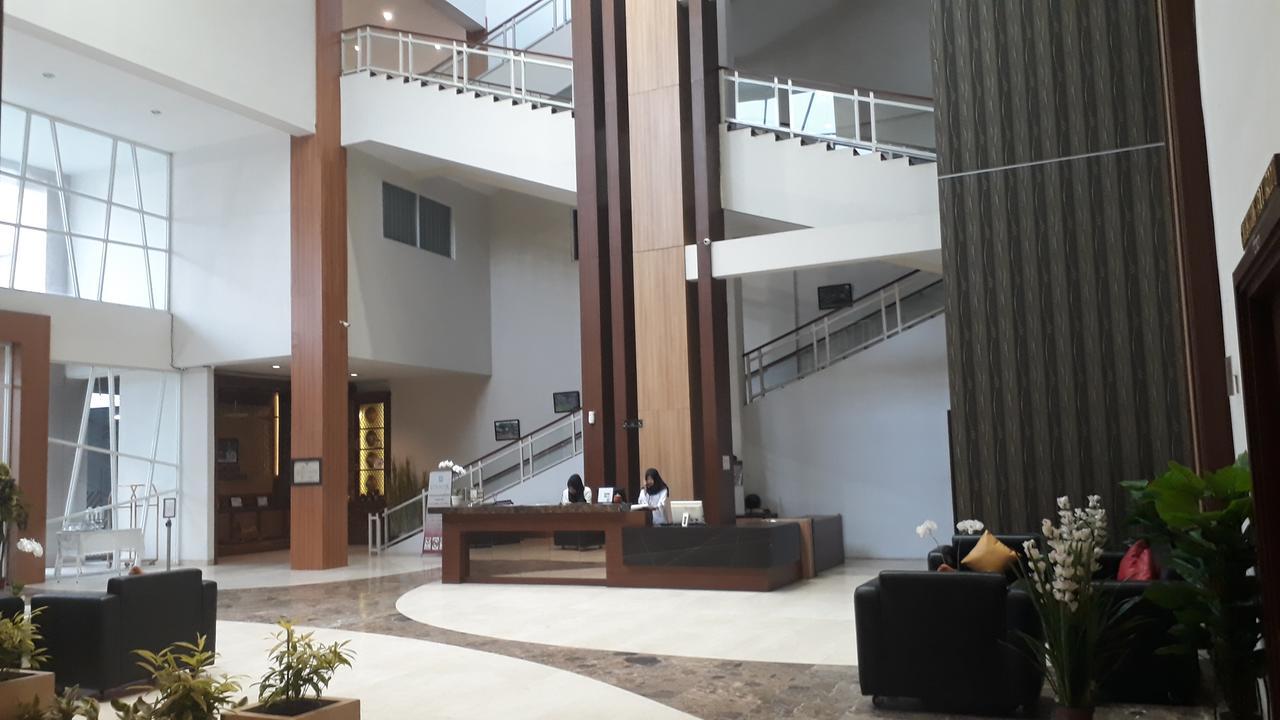 City Hotel Tasikmalaya Exterior photo
